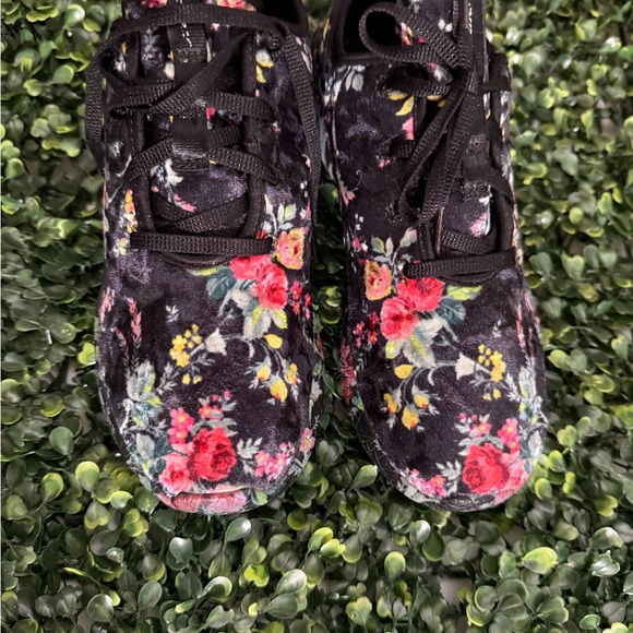 Skechers Black Floral Memory Foam Sneakers - Picture 1 of 9
